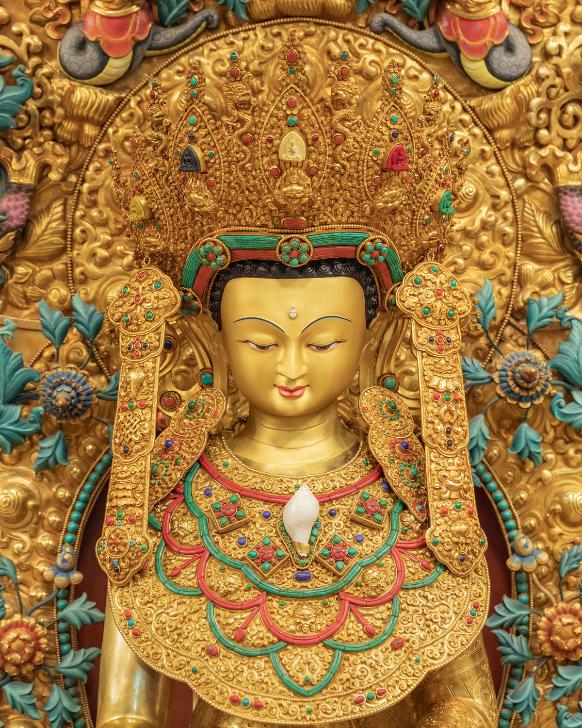 Shakyamuni Buddha on Throne Buddhist Shrine Sculpture: