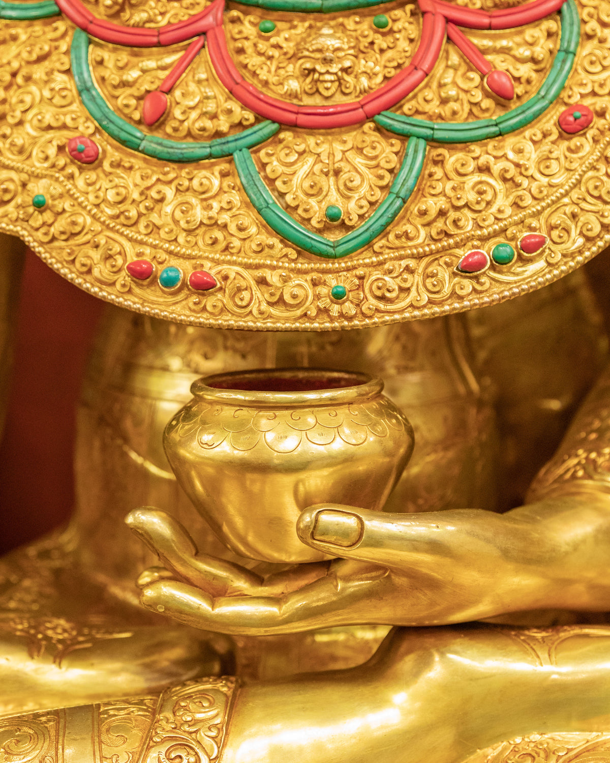 Shakyamuni Buddha on Throne Buddhist Shrine Sculpture: