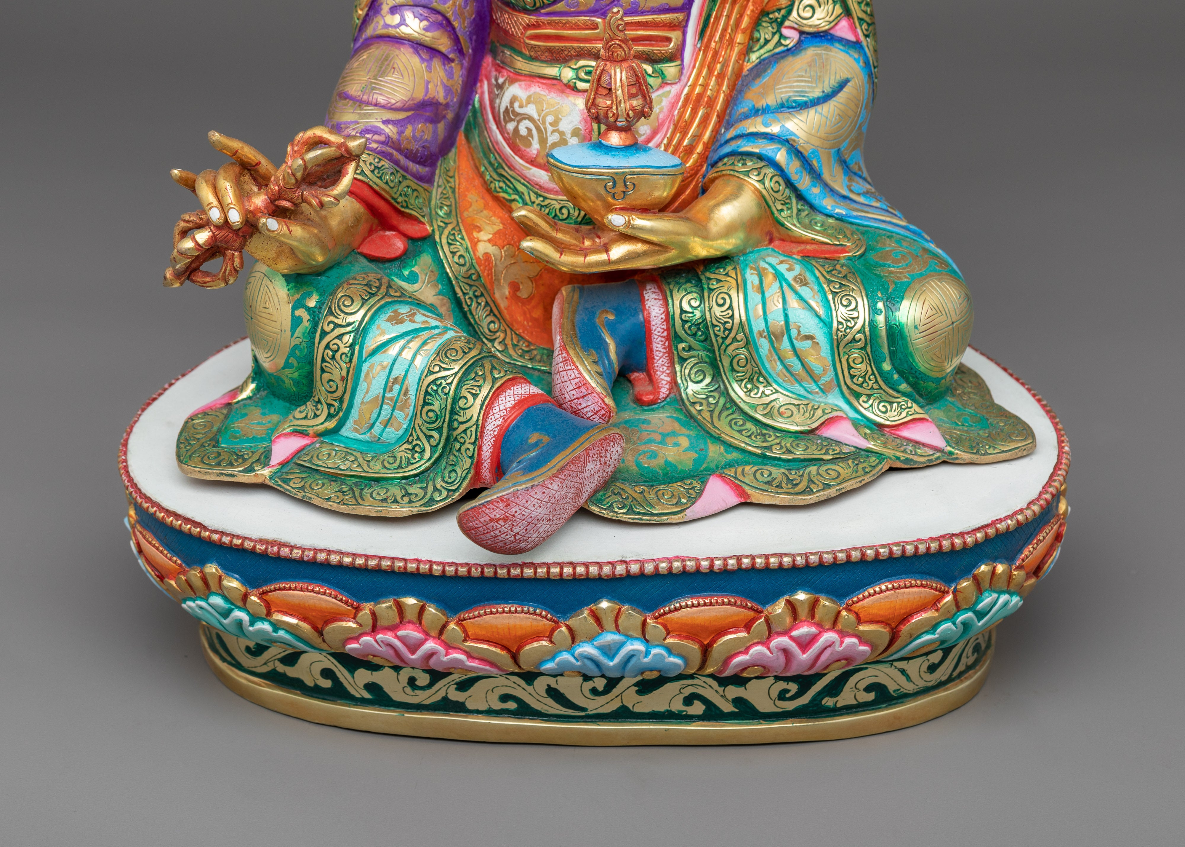 Majestic Statue for Mantra of Guru Rinpoche | Spiritual Awakening and Zen