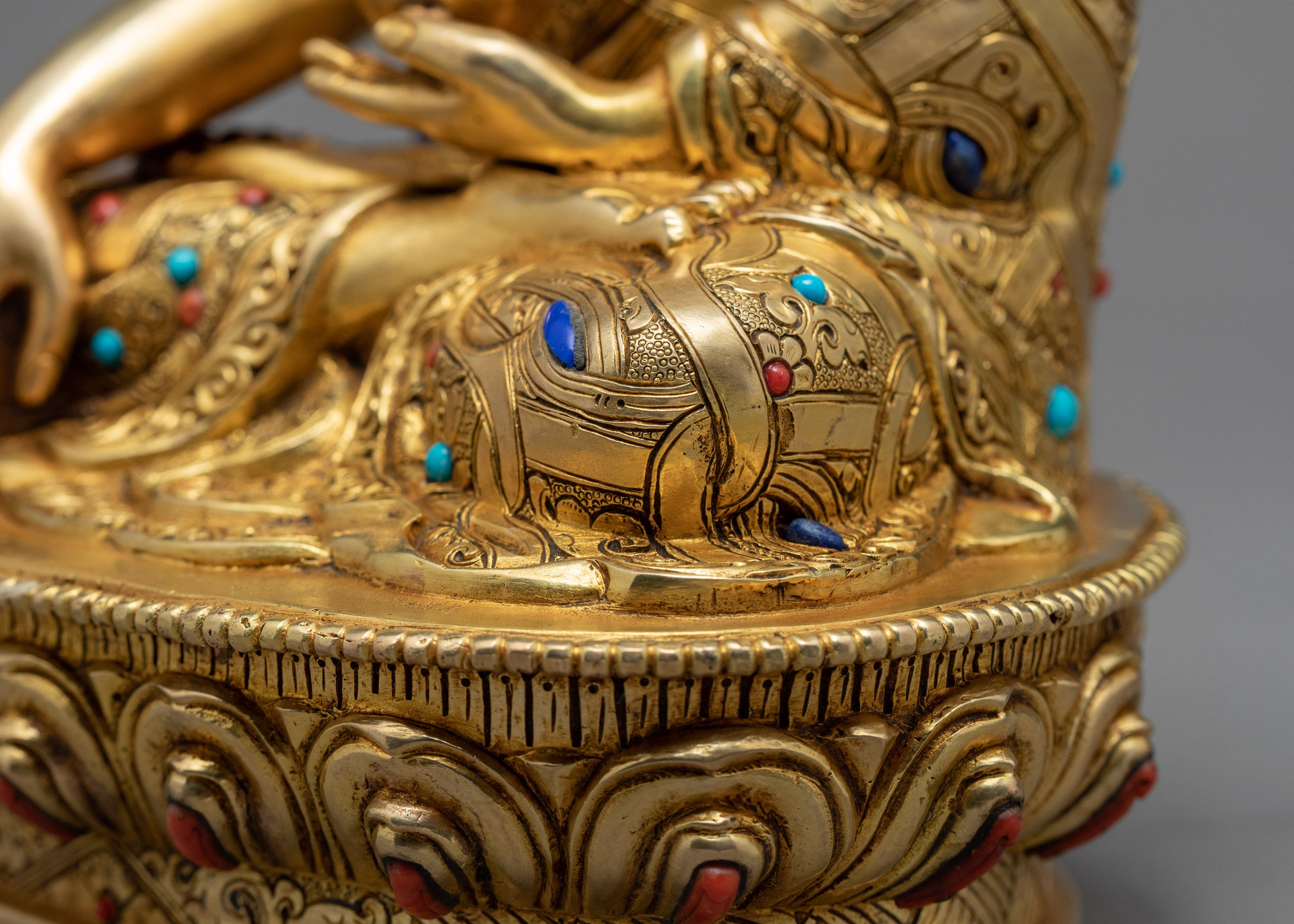 Shakyamuni Buddha Statue | Buddhist Art Sculpture | 24K Gold Gilded