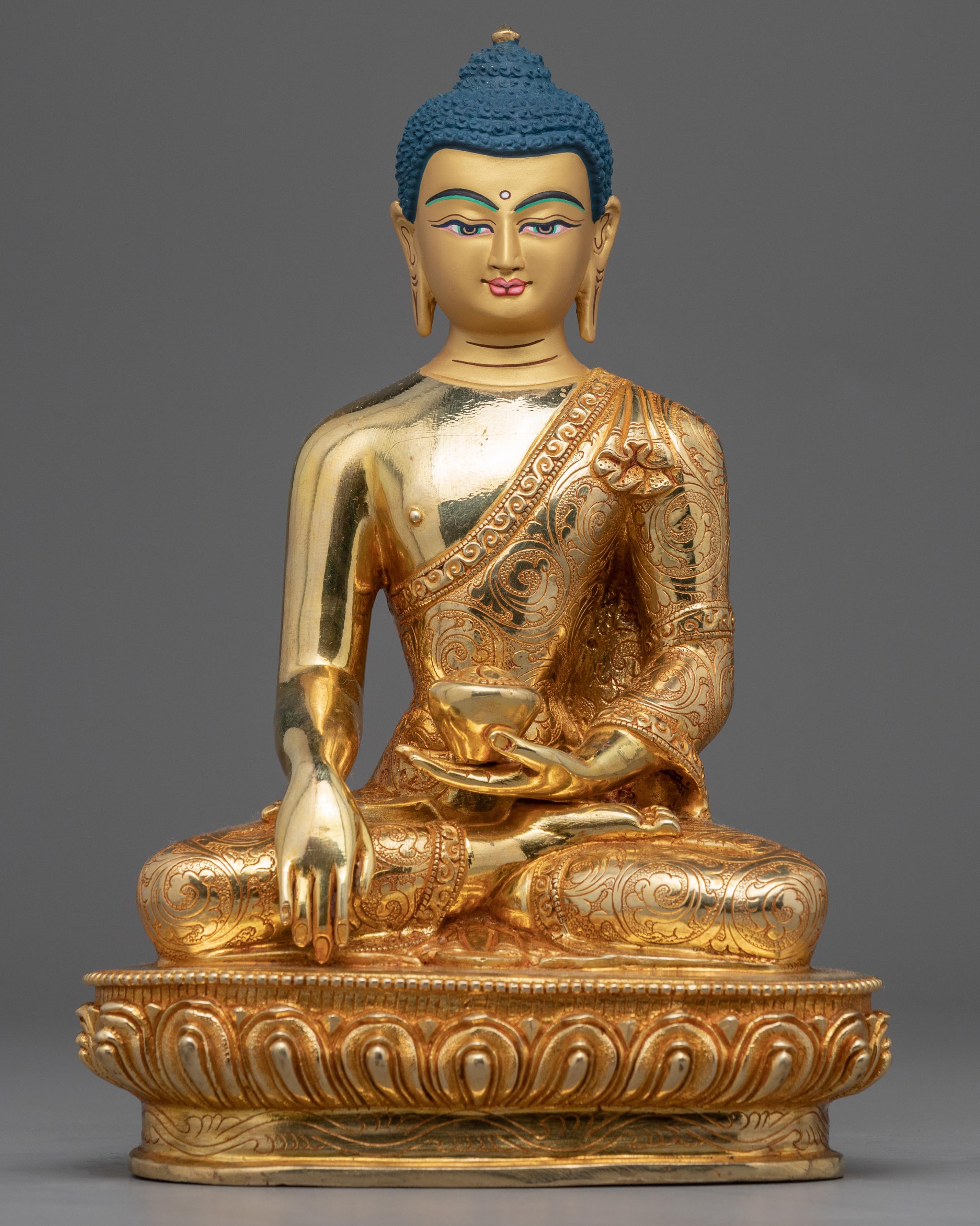 buddha shakyamuni seated in meditation